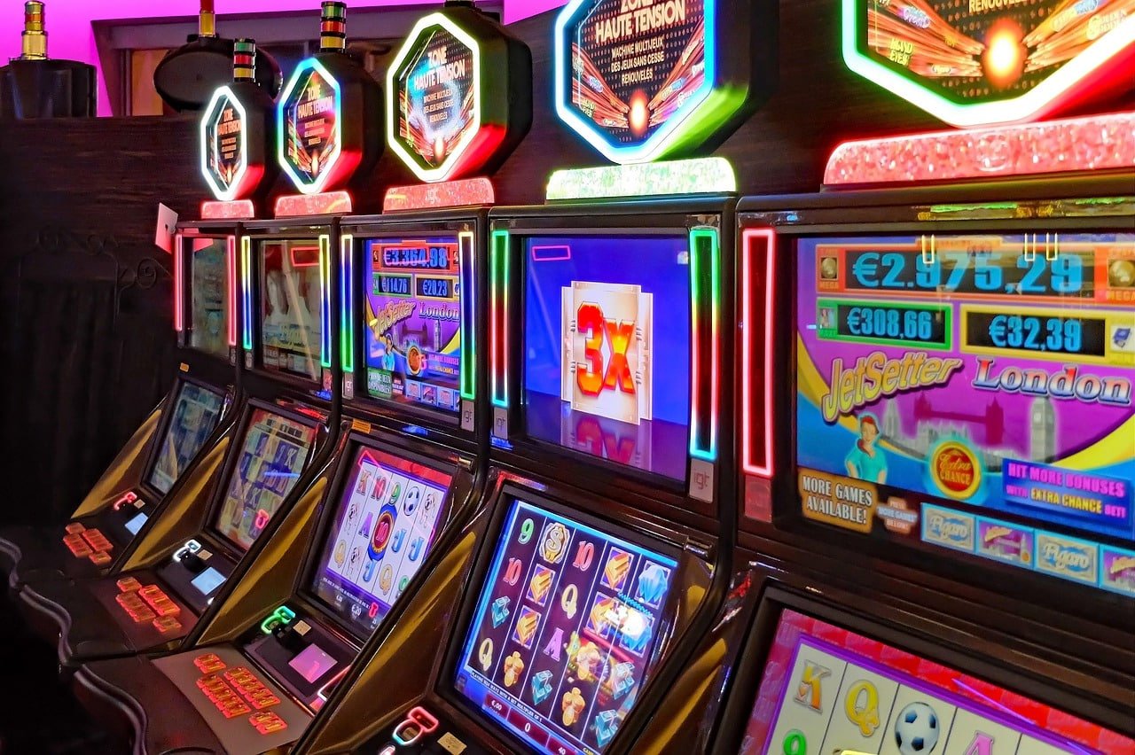 myibet အွန်လိုင်း ကတ်ဂိမ်း Baccarat ကစားနေသောမြင်ကွင်း